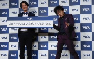Visaカードの月間取引件数が10月以降、前年比20%に迫る伸び 。「時を戻そう」なあのお笑い芸人コンビもキャッシュレス推進を応援