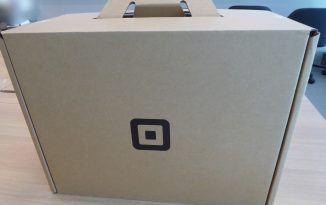 決済端末界の「オシャレ番長」スクエア、接触・非接触ICリーダーを内蔵した第二世代スタンドの『良い点』・『がんばってほしい点』実機レビュー