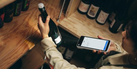 【写真で見る】Squareが「持ち運び」に特化した新決済端末を追加、コンパクトな筐体にバーコードリーダーも内蔵