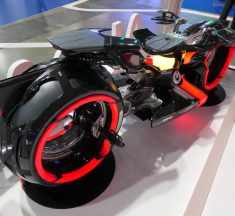 【コラム】ジャパンモビリティショー2025会場で『トロン:アレス』のライトサイクルを観た後、最先端の「AIサーバー冷却システム」も観る